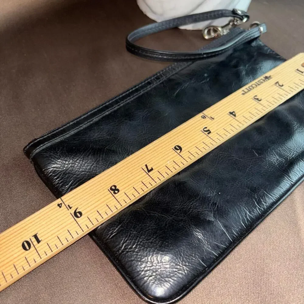 vintage / Y2K Coach black leather wristlet  C logo design